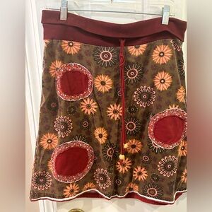 Luna Claire boho style skirt w adorable sew in patches.  Tie waist.  Medium